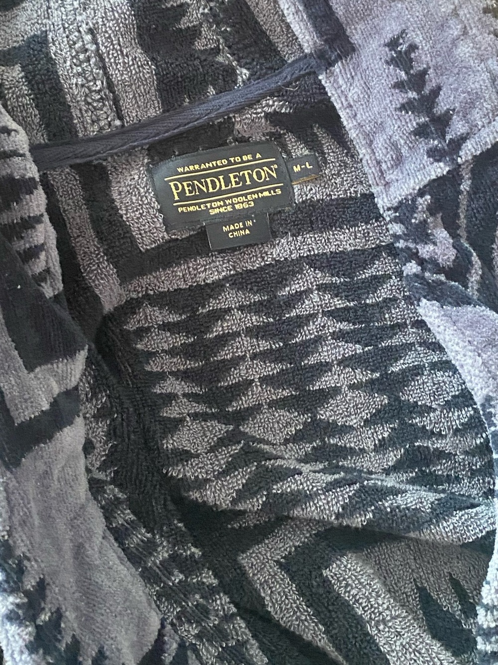 Pendleton robe - Picture 2 of 2